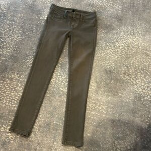 GENITIC DENIM JEANS IN DERP GREEN LOW-RISE SKINNY